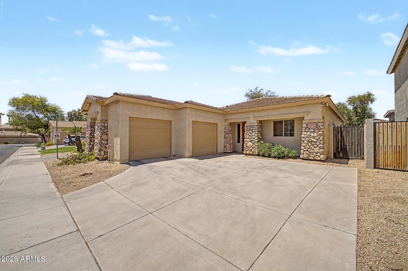 890 Christine Pl, Chandler, AZ 85225