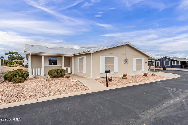 890 Tee St, San Tan Valley, AZ 85140