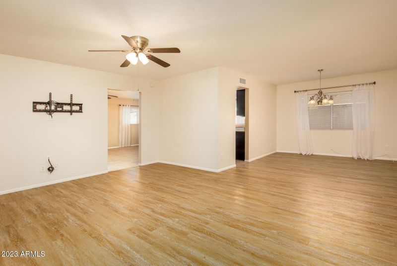 8901 N 53rd Dr, Glendale, AZ 85302