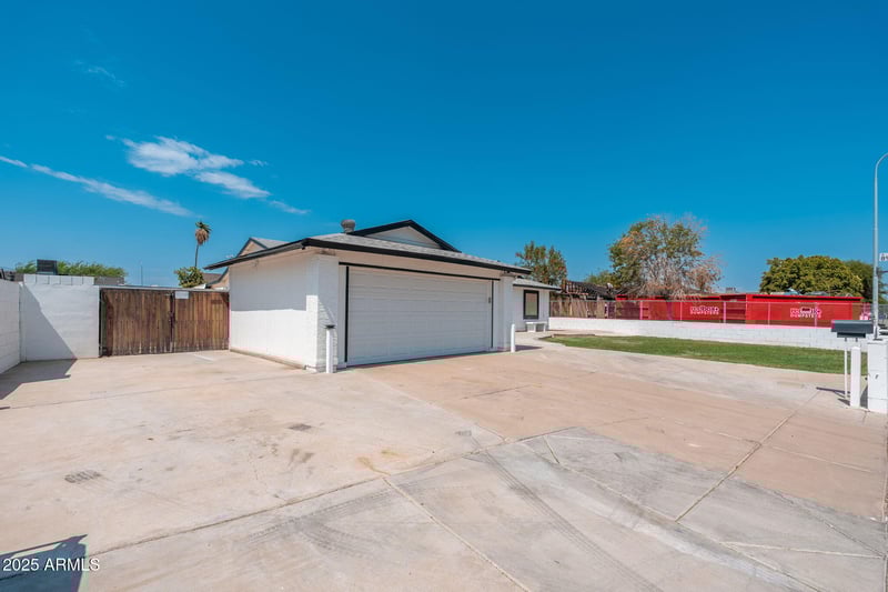 8902 Columbus Ave, Phoenix, AZ 85037