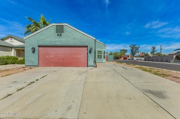 8902 Vale Dr, Phoenix, AZ 85037