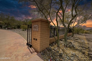 8903 Arroya Grande Dr, Phoenix, AZ 85028