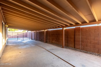 8905 55th Dr, Glendale, AZ 85302