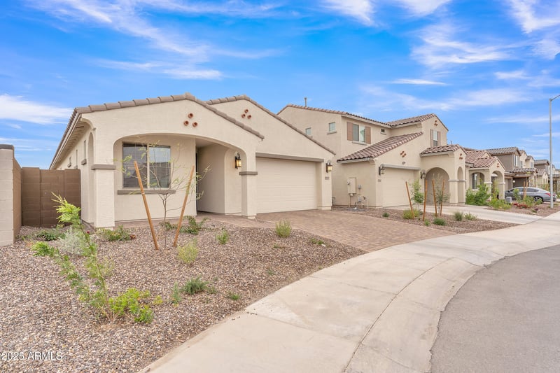8905 Orange Dr, Glendale, AZ 85305