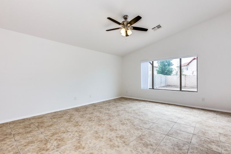 8907 W Edgemont Ave, Phoenix, AZ 85037