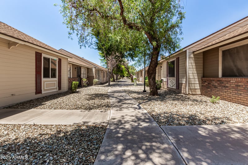 8908 Loma Ln, Peoria, AZ 85345