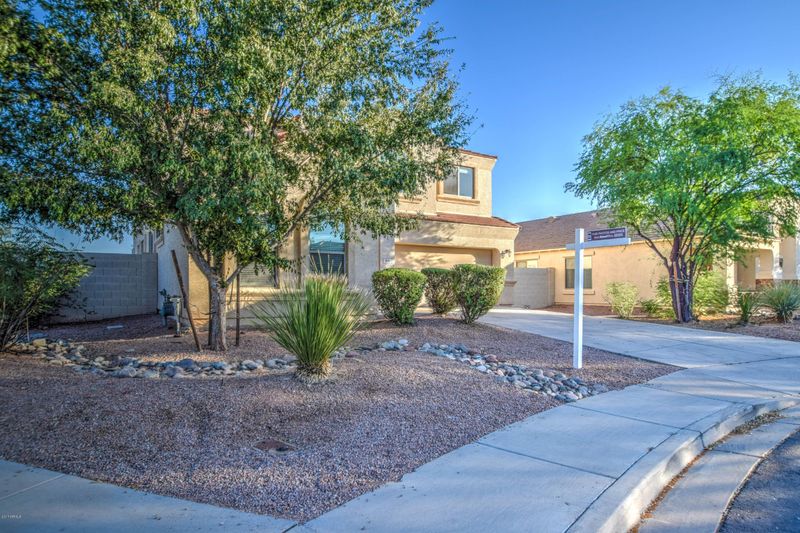 891 E Mule Train Trl, San Tan Valley, AZ 85143