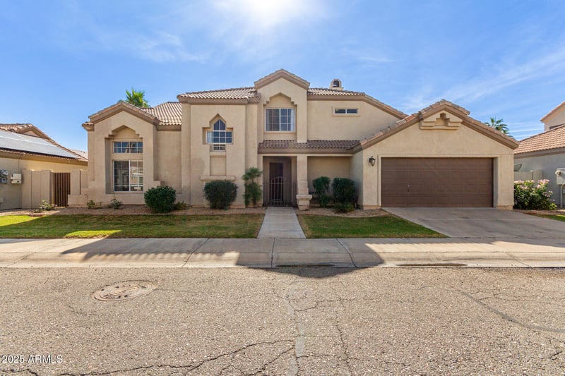 8911 Caribbean Ln, Peoria, AZ 85381