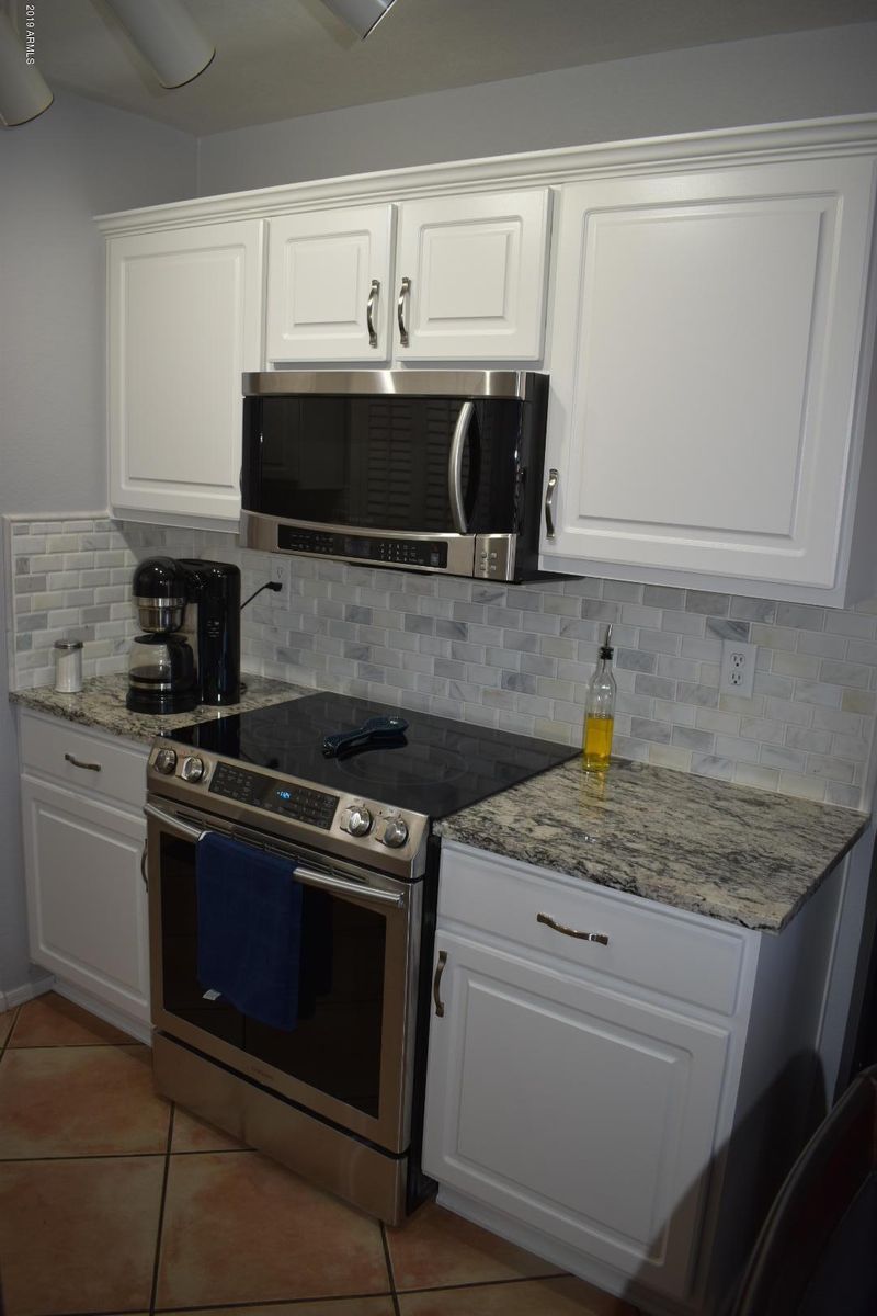 8913 W Holly St, Phoenix, AZ 85037