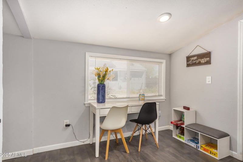 8915 9th Pl, Phoenix, AZ 85020
