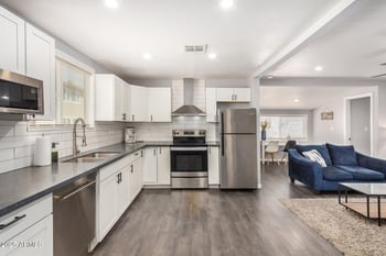 8915 9th Pl, Phoenix, AZ 85020