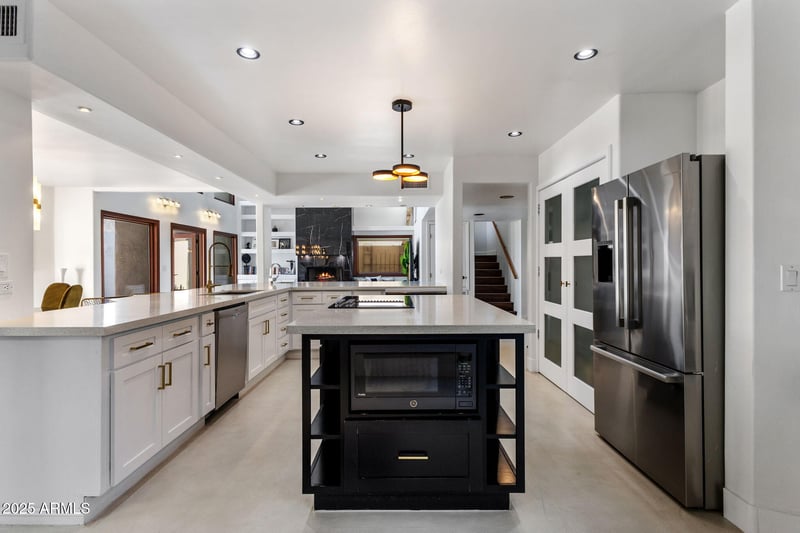 8915 Drey Ln, Phoenix, AZ 85021