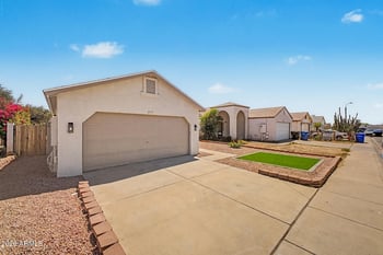 8915 Vale Dr, Phoenix, AZ 85037