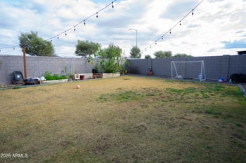 8917 67th Dr, Laveen, AZ 85339