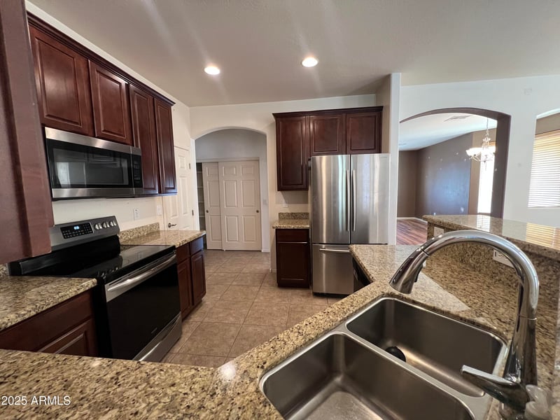 8918 40th Dr, Laveen, AZ 85339