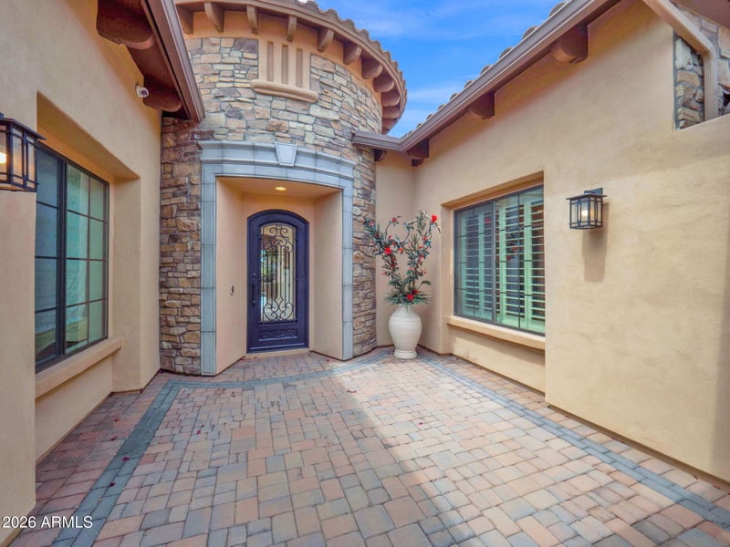 8925 E Rosedale Cir, Mesa, AZ 85207