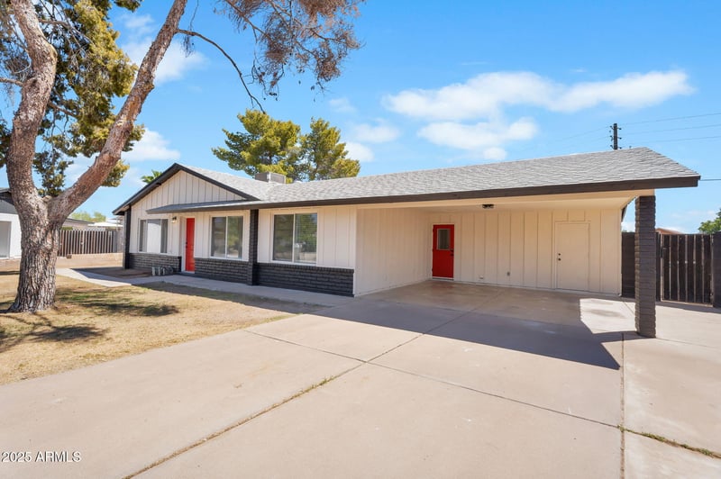 8925 Monterosa St, Phoenix, AZ 85037