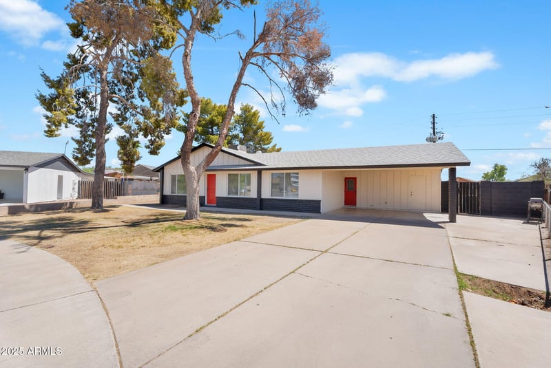 8925 Monterosa St, Phoenix, AZ 85037