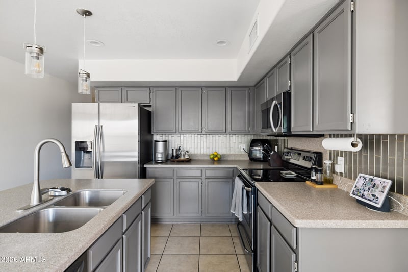 8925 W Tierra Buena Ln, Peoria, AZ 85382