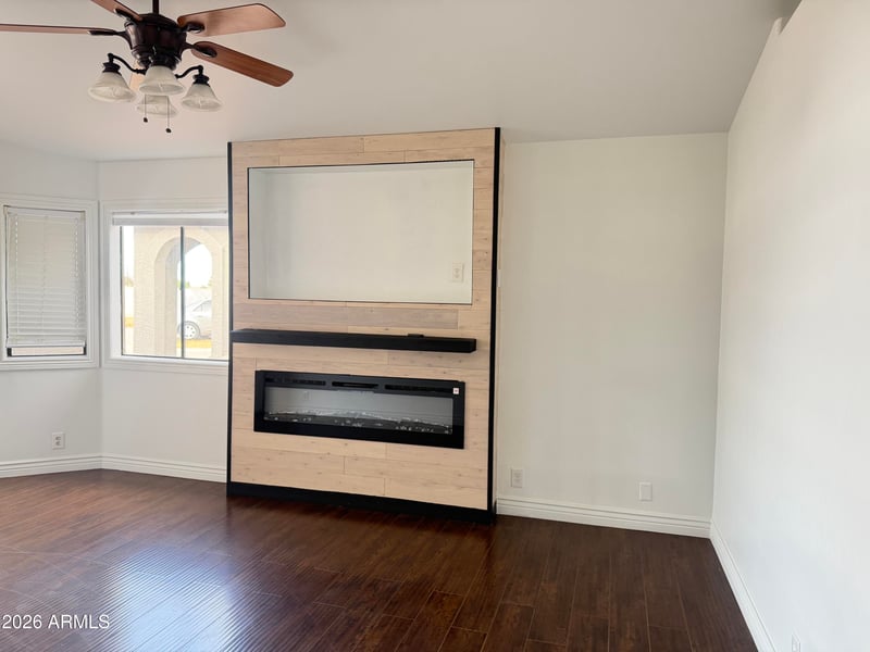 8926 Vale Dr, Phoenix, AZ 85037