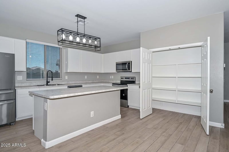 8927 70th Ave, Peoria, AZ 85345
