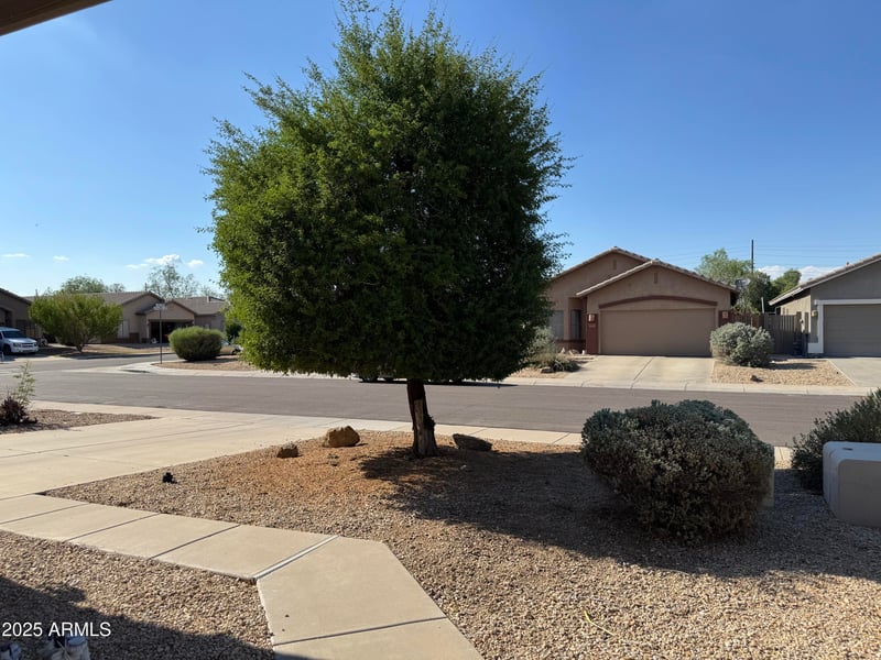 8927 Paradise Dr, Peoria, AZ 85345