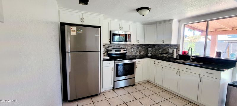 8929 W Sells Dr, Phoenix, AZ 85037