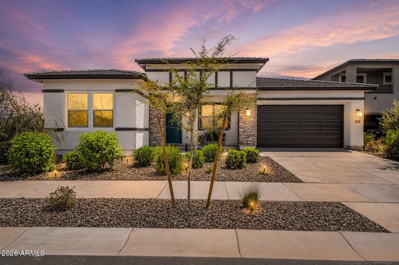 893 Superstition Dr, San Tan Valley, AZ 85140