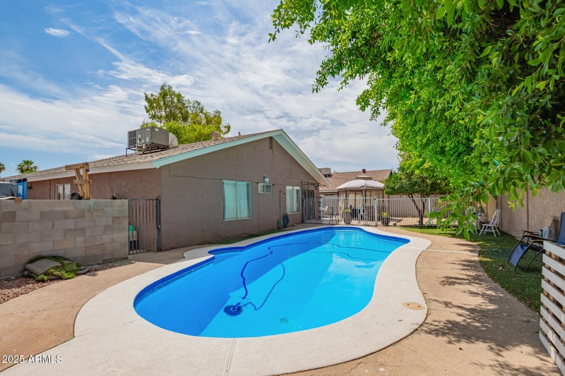 8932 56th Dr, Glendale, AZ 85302