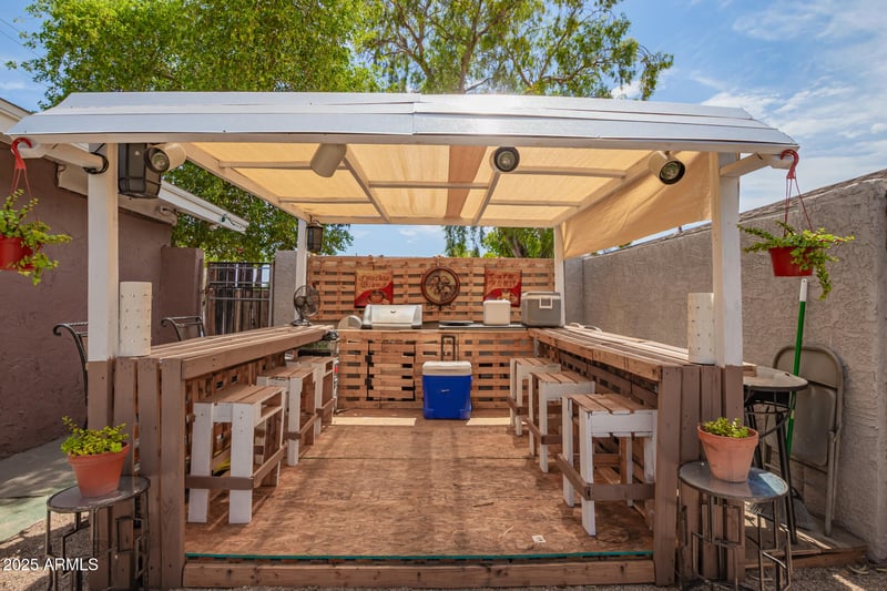 8932 56th Dr, Glendale, AZ 85302