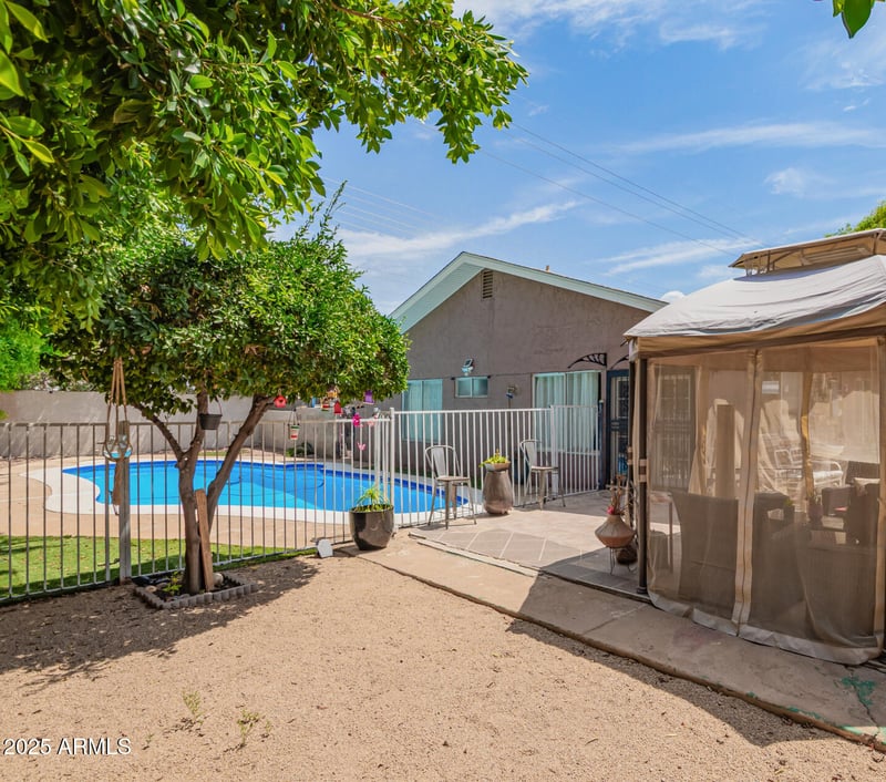 8932 56th Dr, Glendale, AZ 85302