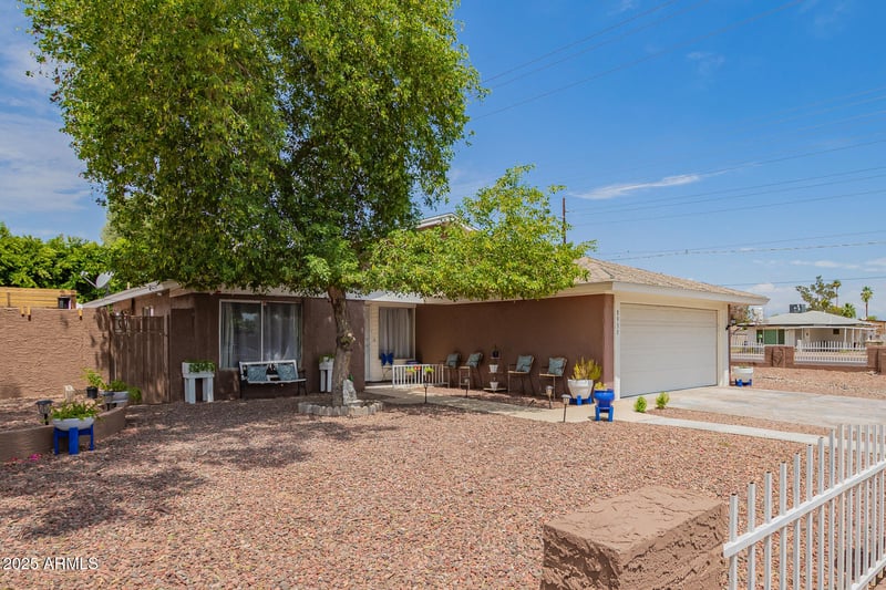 8932 56th Dr, Glendale, AZ 85302