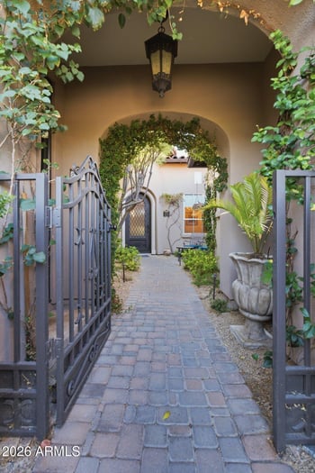 8932 Mountain Spring Rd, Scottsdale, AZ 85255