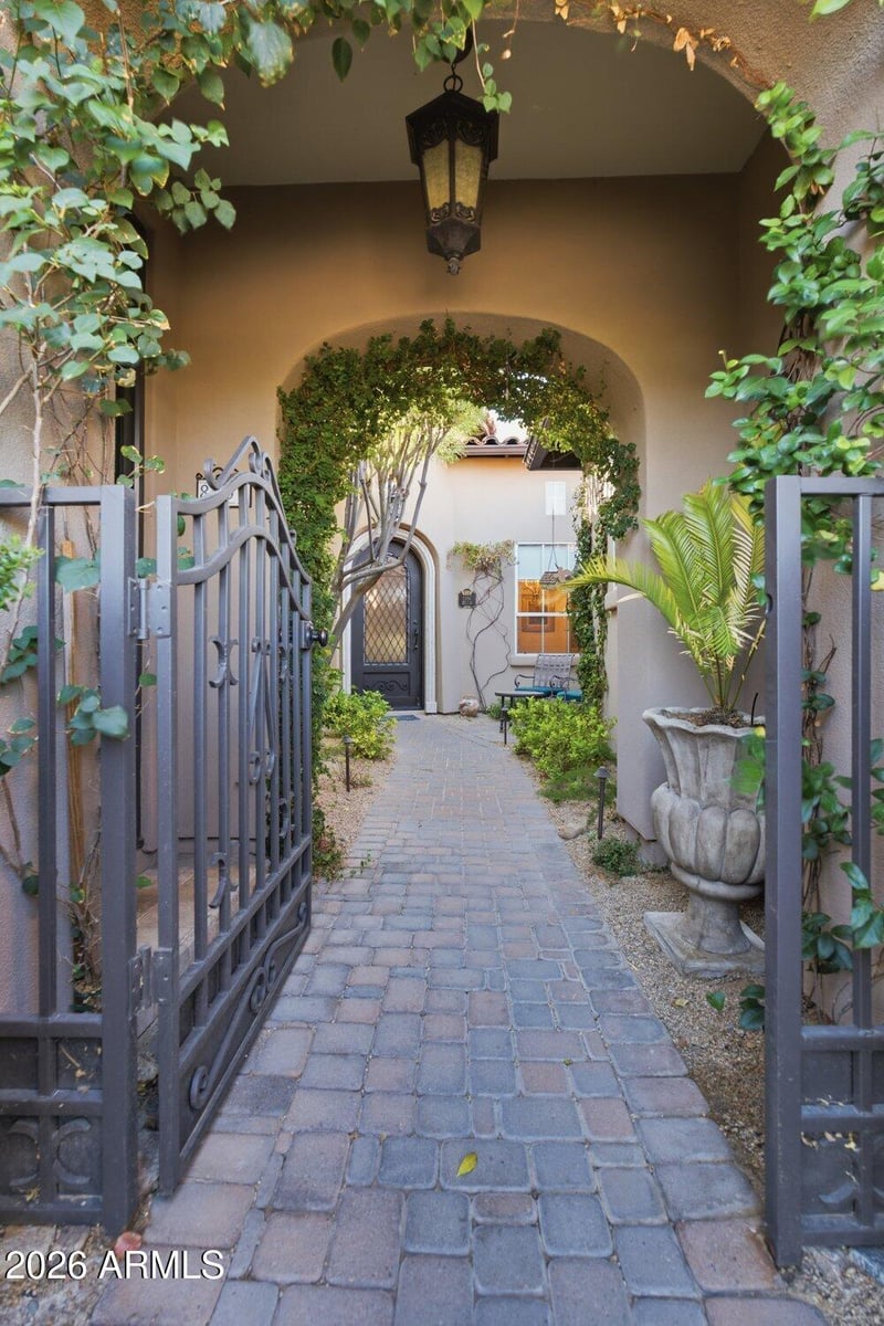 8932 Mountain Spring Rd, Scottsdale, AZ 85255