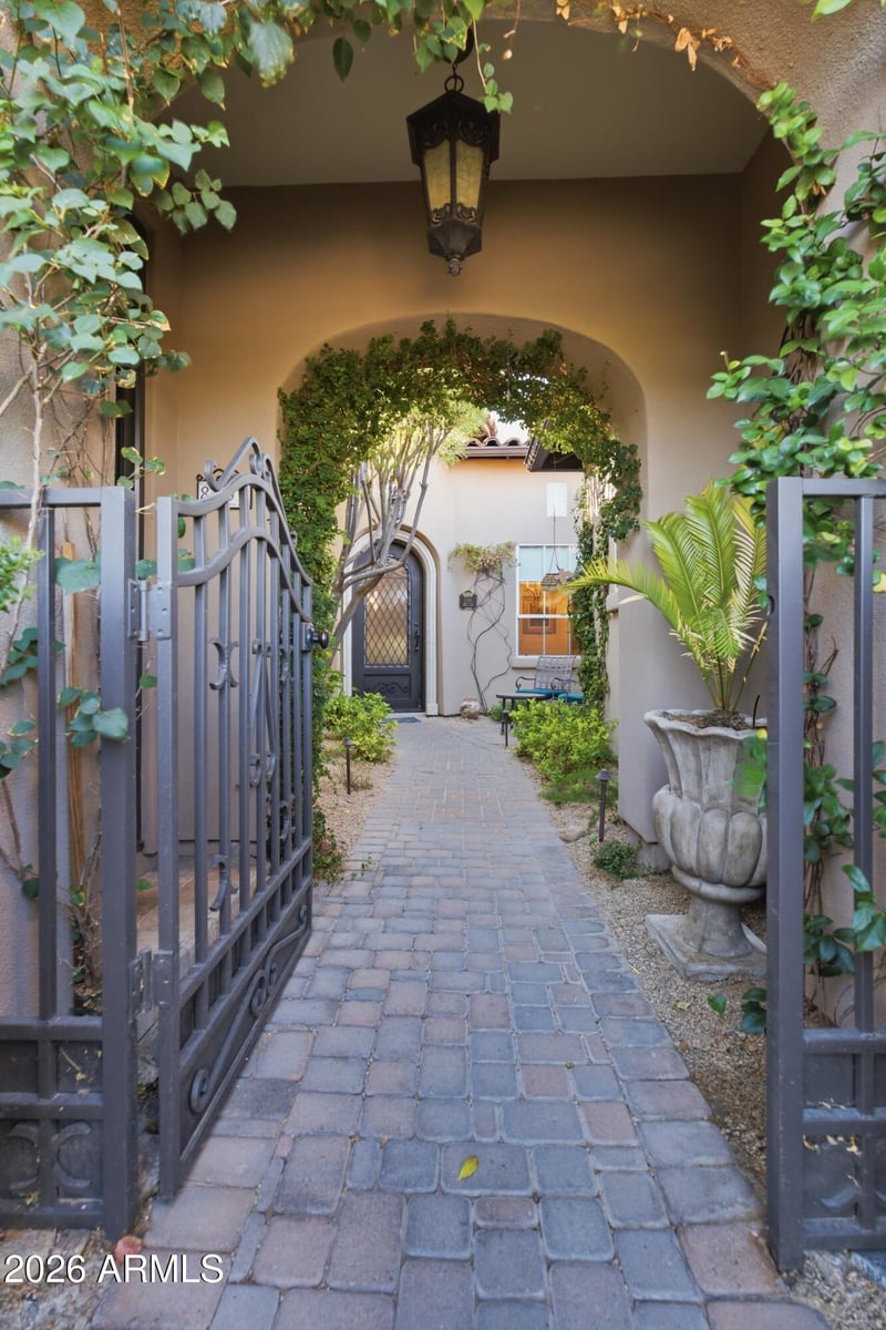 8932 E Mountain Spring Rd, Scottsdale, AZ 85255