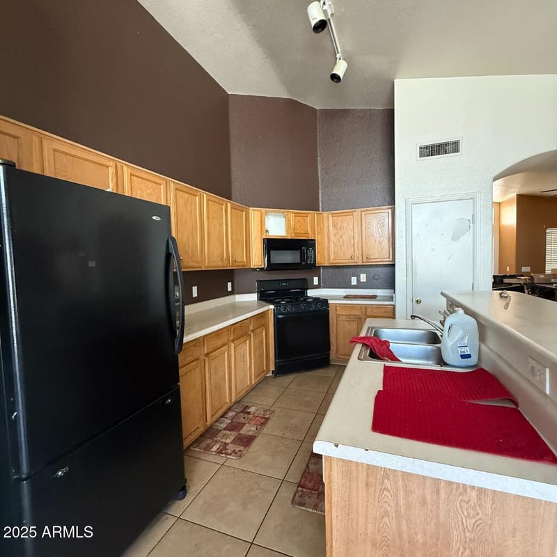 8932 Highland Ave, Phoenix, AZ 85037