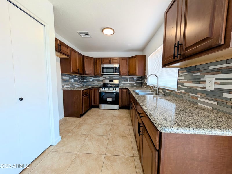 8933 Mountain View Rd, Peoria, AZ 85345