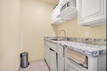 8933 Roma Ave, Phoenix, AZ 85037