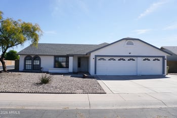 8933 Peck Dr, Glendale, AZ 85305