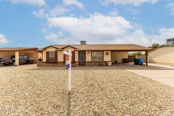 8935 Heatherbrae Dr, Phoenix, AZ 85037