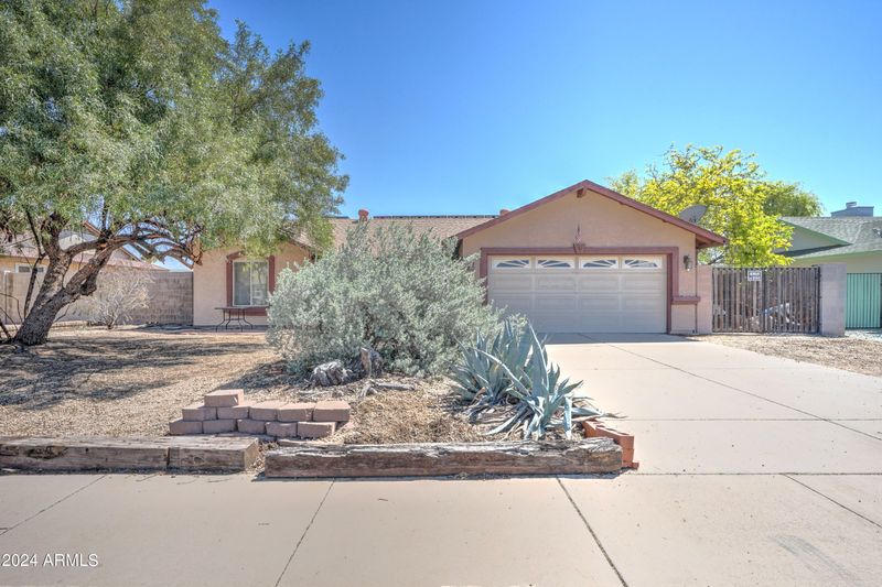 8939 W Echo Ln, Peoria, AZ 85345