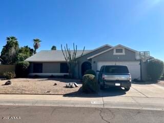 8939 W Peck Dr, Glendale, AZ 85305