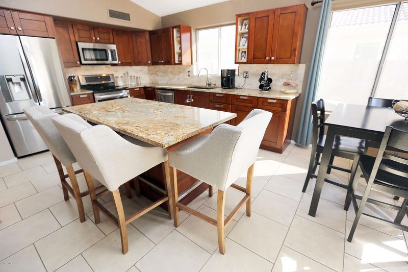 8941 W Custer Ln, Peoria, AZ 85381