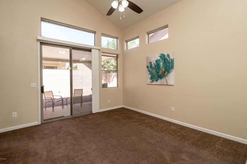 8942 E Capri Ave, Mesa, AZ 85208