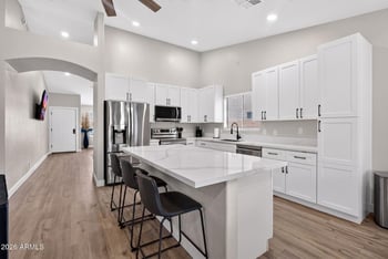 8947 Sierra Vista Dr, Glendale, AZ 85305