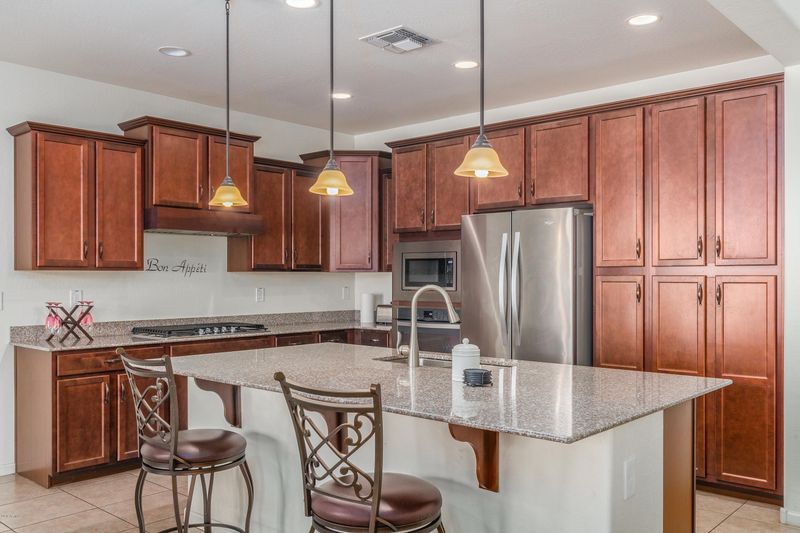 8948 W Seldon Ln, Peoria, AZ 85345