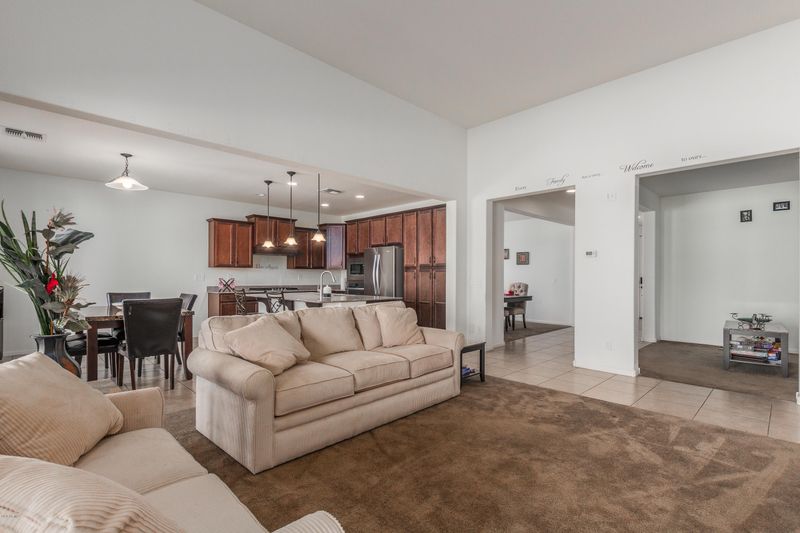 8948 W Seldon Ln, Peoria, AZ 85345
