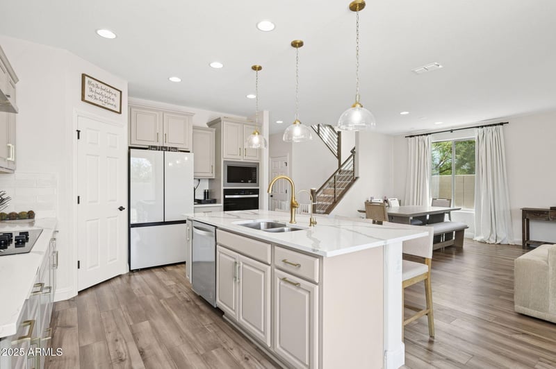8949 San Juan Ave, Glendale, AZ 85305