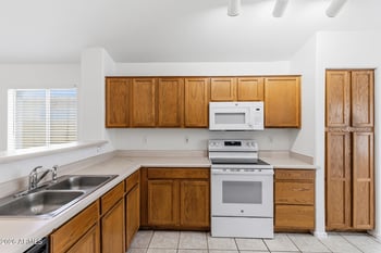 8950 Holly St, Phoenix, AZ 85037