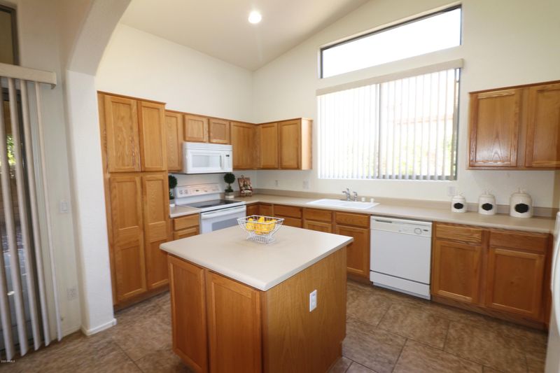 8956 E Hillview St, Mesa, AZ 85207